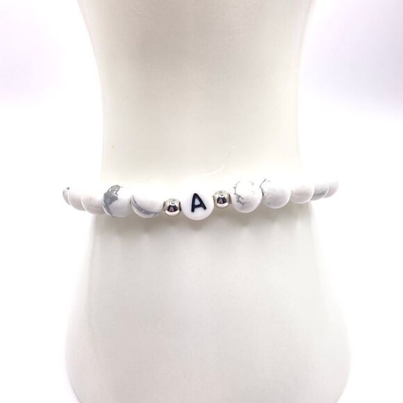 Initial A natural howlite stone stretch bracelet - Picture 2 of 5